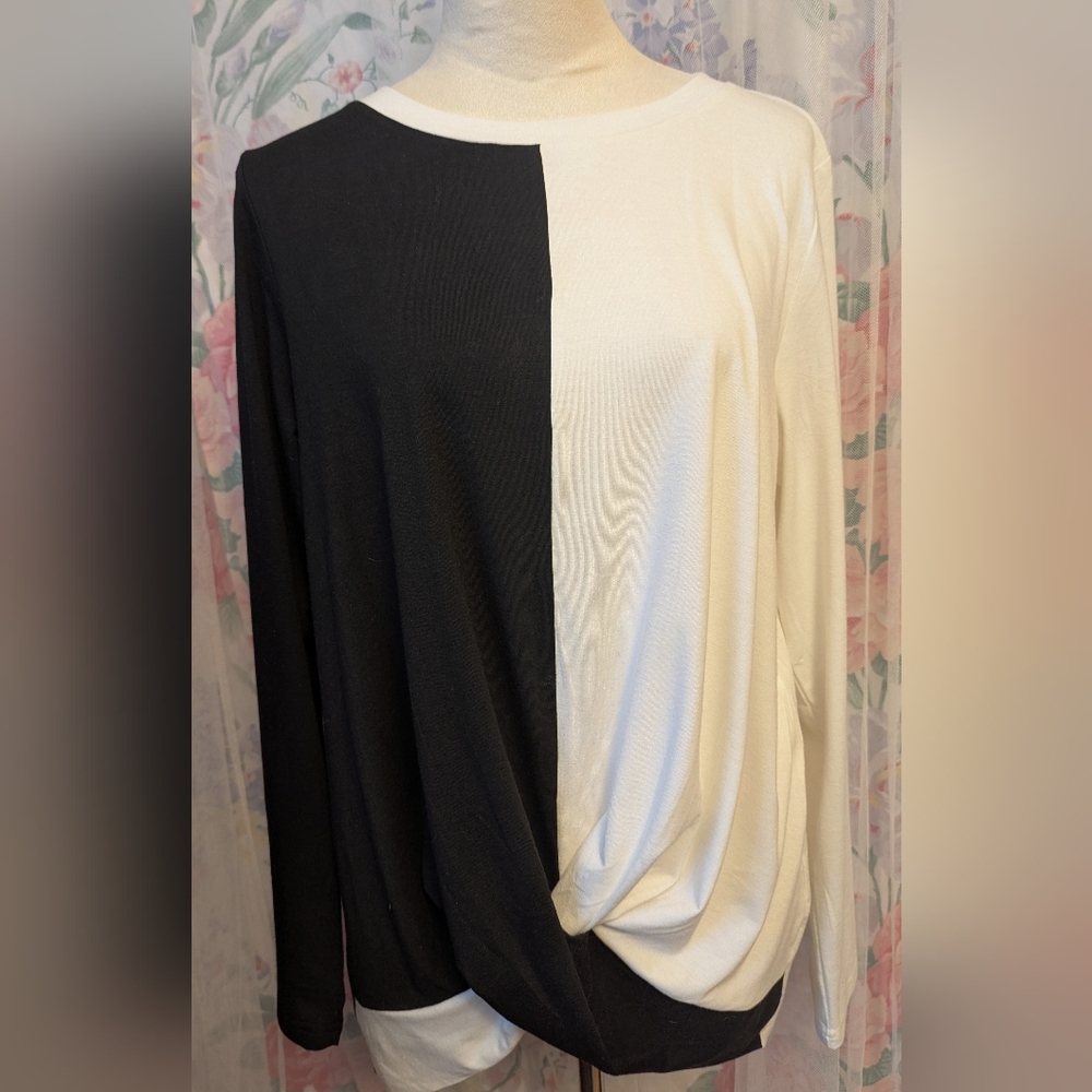 Stylish Black and White Women's Top, Size XL